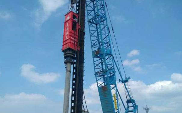 地基打桩机桩锤按动力来源的分类和功能 液压打桩锤