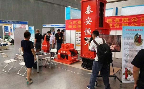 高速液压夯实机特点,铲车高速液压夯实机哪家好