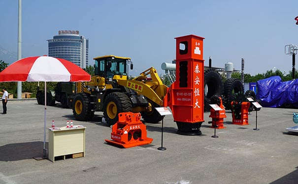高速液压夯实机特点,铲车高速液压夯实机哪家好