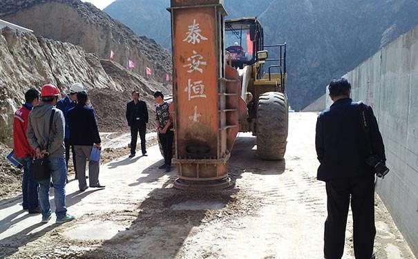 大型挖机高速液压夯实机价格